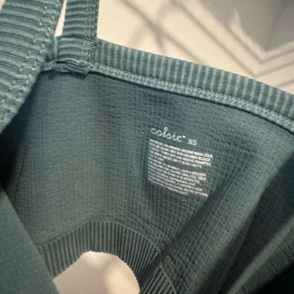 Colsie Ribbed Green Crop Top - Picture 3 of 3